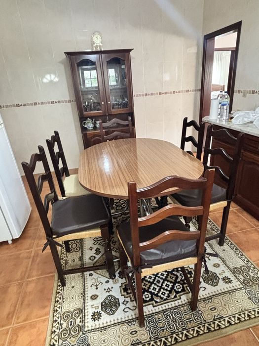 Conjunto mesa e cadeiras
