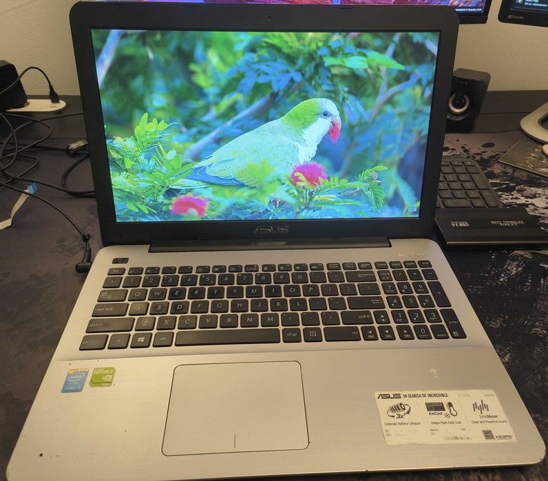 Laptop ASUS R556L 15,6" i3-5010U / 4GB RAM / GeForce 920M / brak dysku