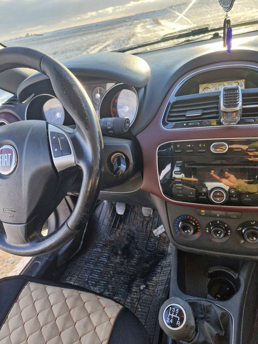 Авто на ходу, на літній шині маю зиму 4шт до встановлення,  потрібен