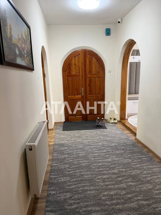 доглянутий будинок у центрі міста Сторожинець