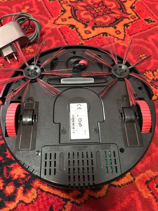 Робот-пилосос Dirt Devil Spider M607 / В робочому стані