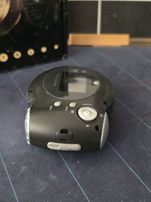 Unikatowy aparat cyfrowy Y2K Fujifilm Digital Q1 (2 MP) + pudełko!