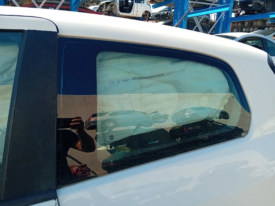 Vidro do painel trás esquerdo FIAT Punto Evo (199_)
