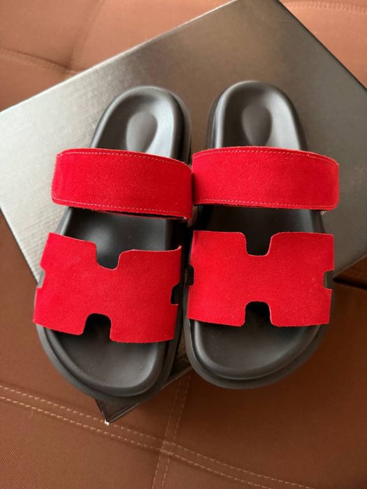 Шльопанці під HERMES