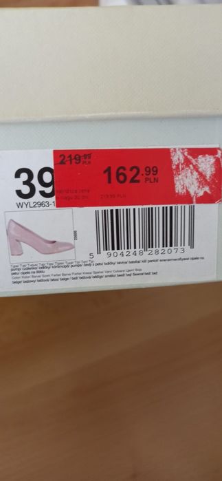 Buty lakierki na obcasie Lasocki. Czółenka