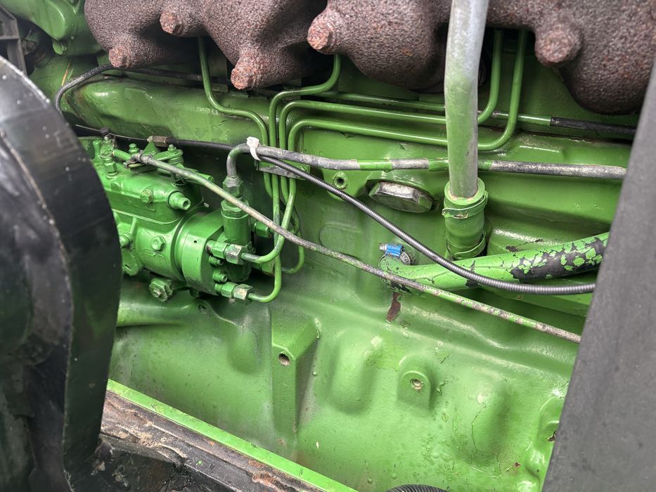 Трактор John Deere 2850 з фронтальним погрущиком