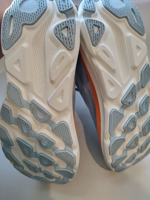 Продам Кросівки жіночі Hoka CLIFTON 9 Wide виробник В'єтнам, розмір 39