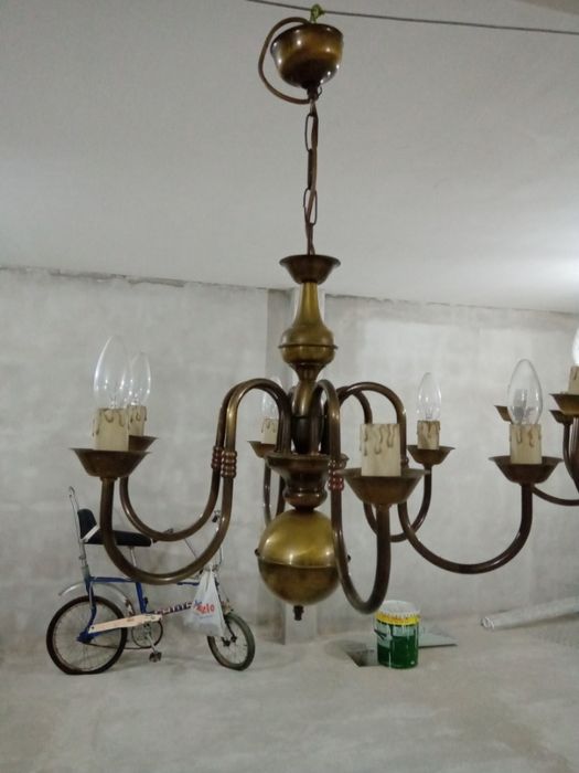 Vários Candeeiros para desocupar