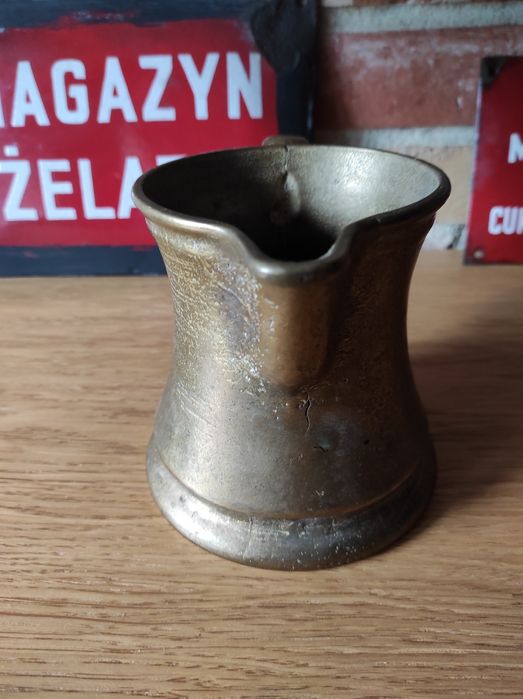 dzbanek mosiężny