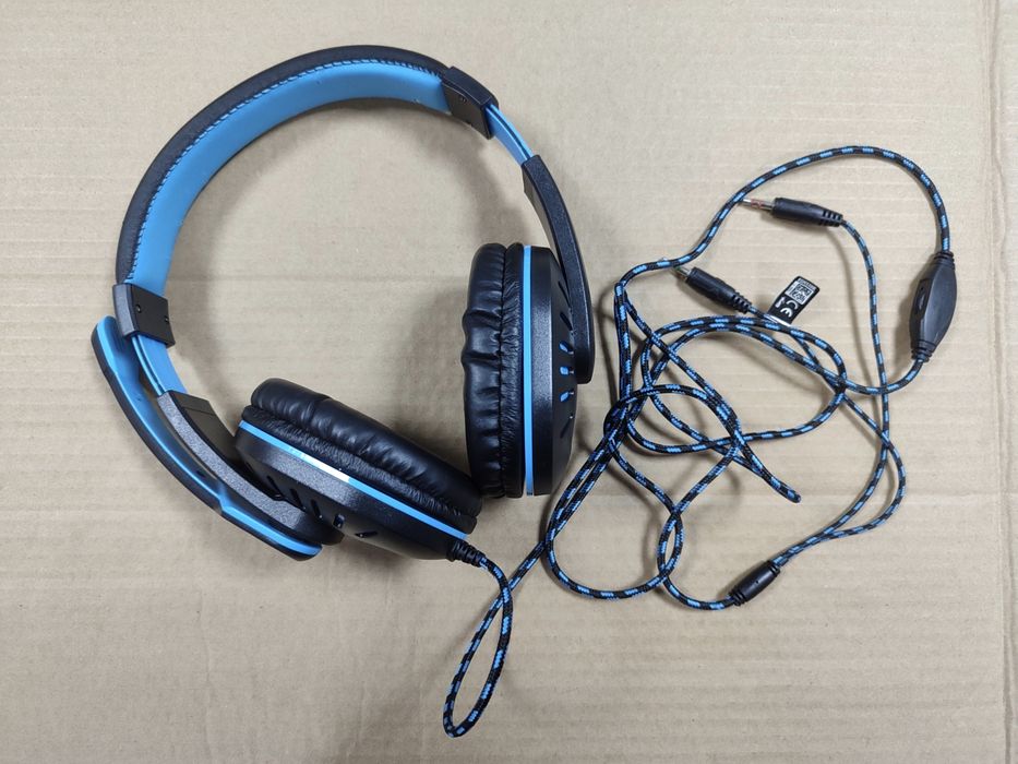 Наушники с микрофоном. проводные