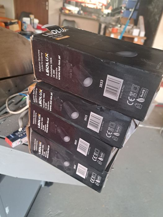 Reflektor oświetleniowy ledlux czarny, tuba, do szyny, 4 sztuki