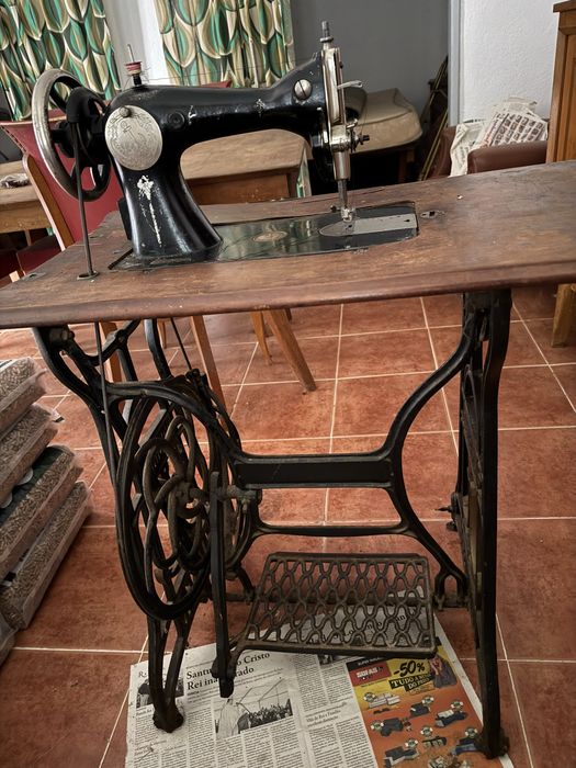 Maquina de costura a pedal
