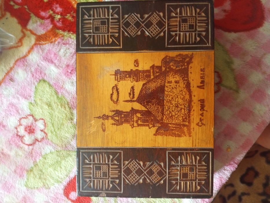 Продам антикварну шкатулку "Старий Львів"