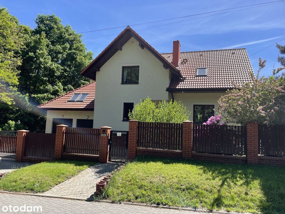 Wyjątkowy dom wolnostojący w centrum Żor – przy Parku Cegielnia