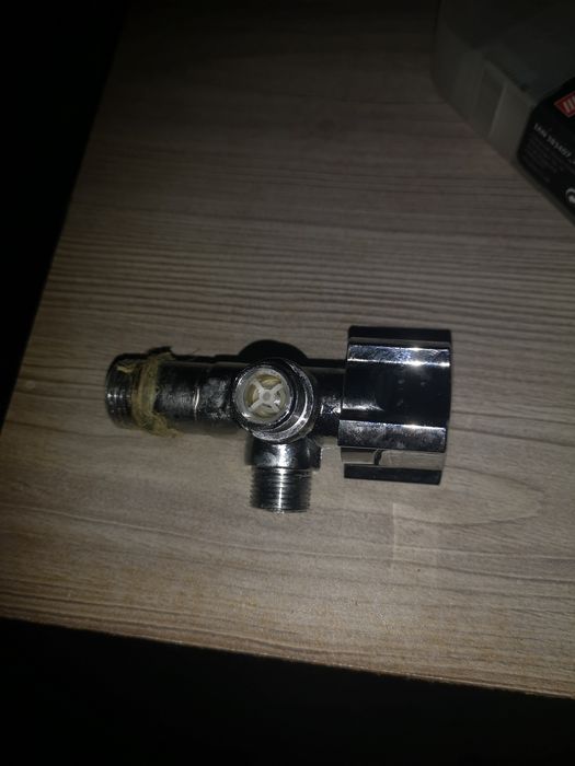 Torneira com 2 saídas