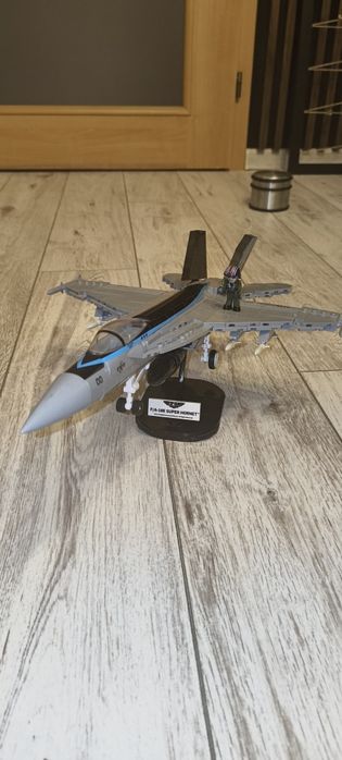 samolot cobi topgun f18