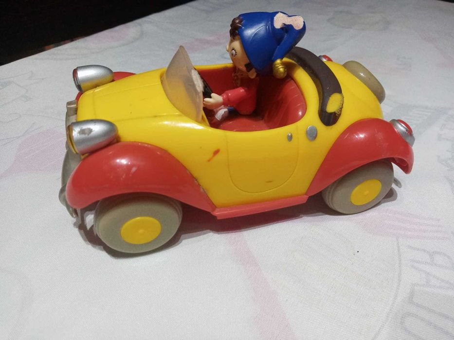 Nody e carro com nody