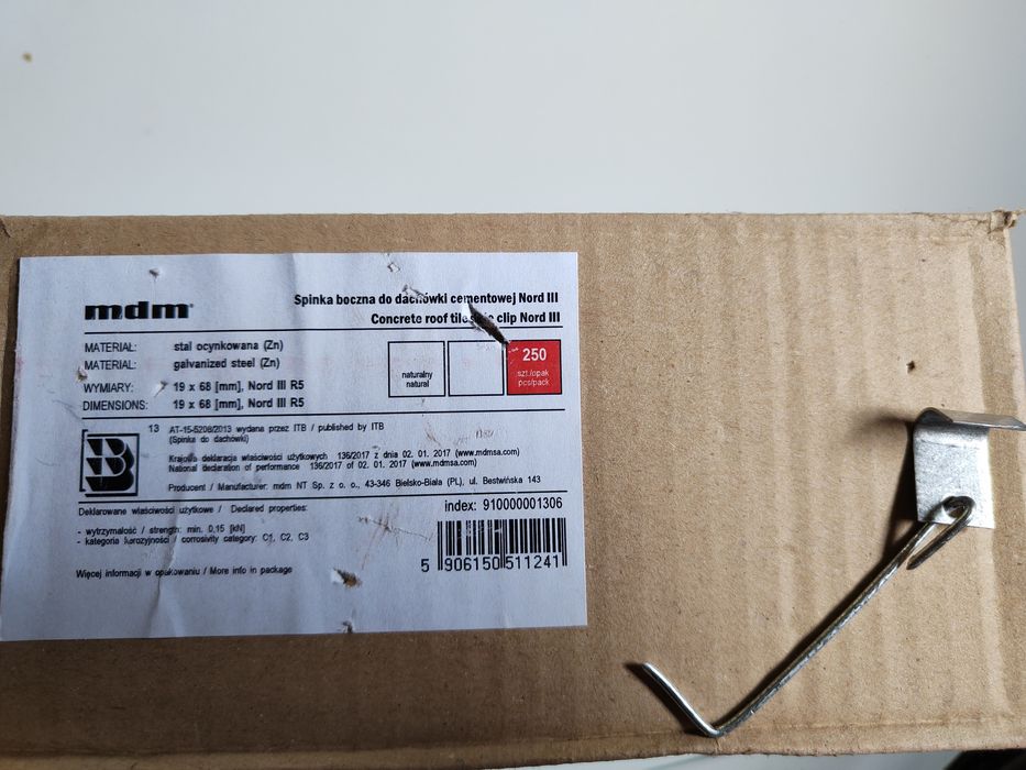 Spinki boczne do dachówki cementowej