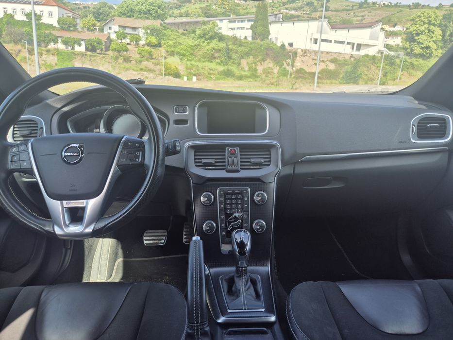 VOLVO V40 D2 R-DESIGN 2019