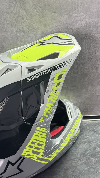 Мотошолом Alpinestars Supertech M8 — Топовий захист та технології