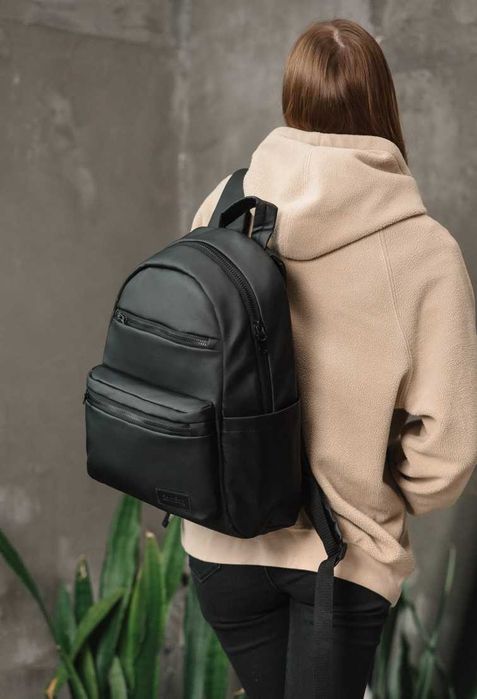 Женский рюкзак большой черный  для ноутбука 14 дюймов. Экокожа