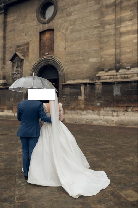 Весільна сукня S–M (36–38), пишна, з довгим рукавом + фата