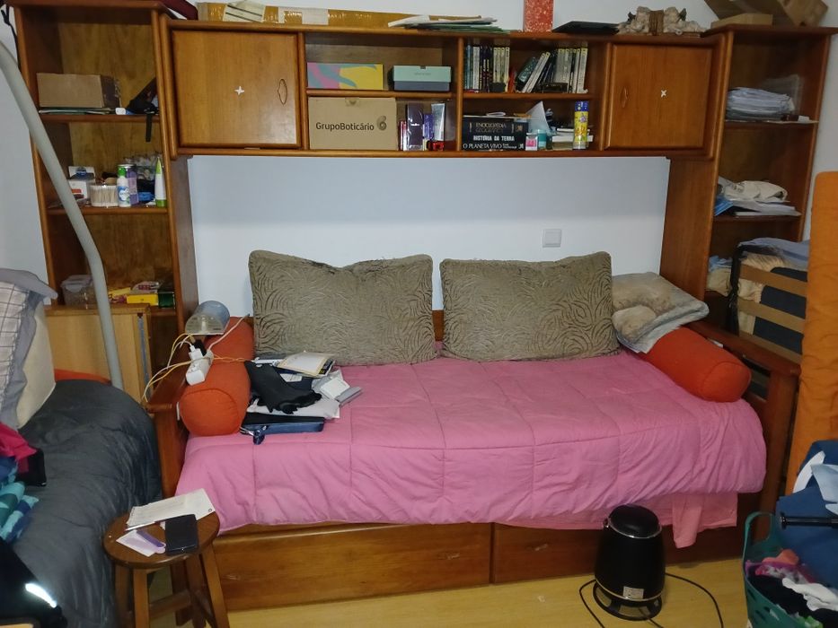 Quarto estúdio em pinho mel maciço