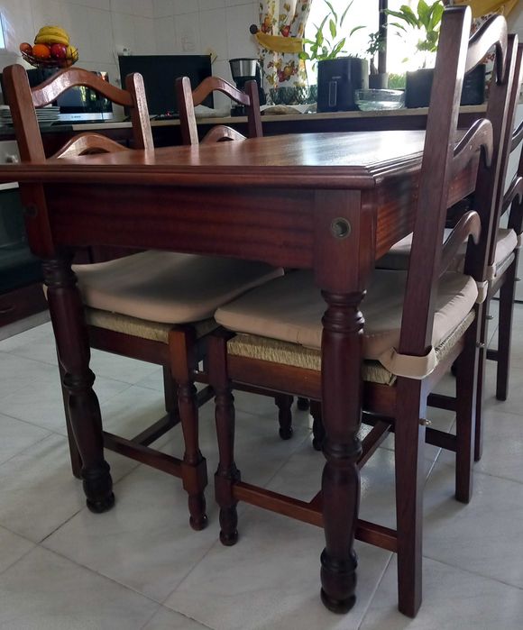 Conjunto Mesa e 4 Cadeiras