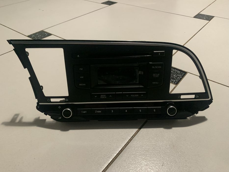 штатний магнітофон на hundai elantra