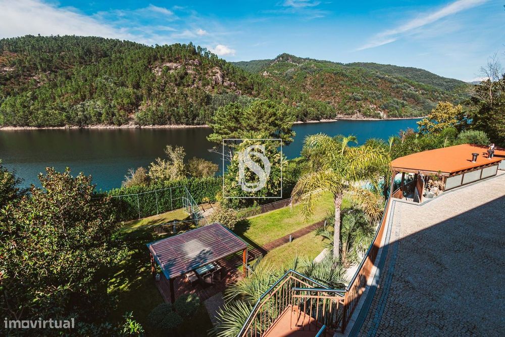 Quinta  no Gerês com estrutura para alojamento