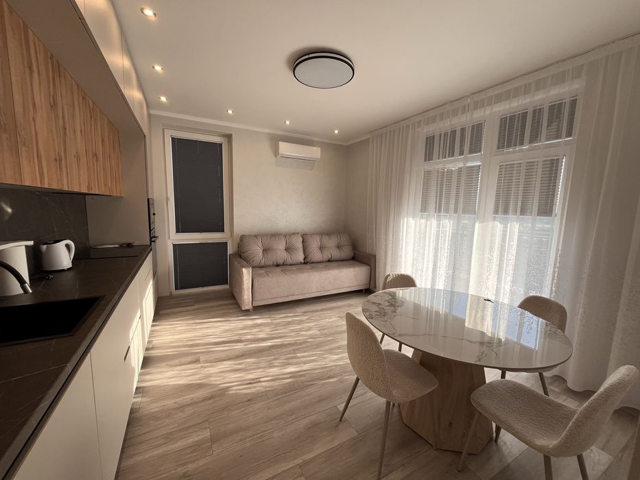 Простора квартира, є гараж