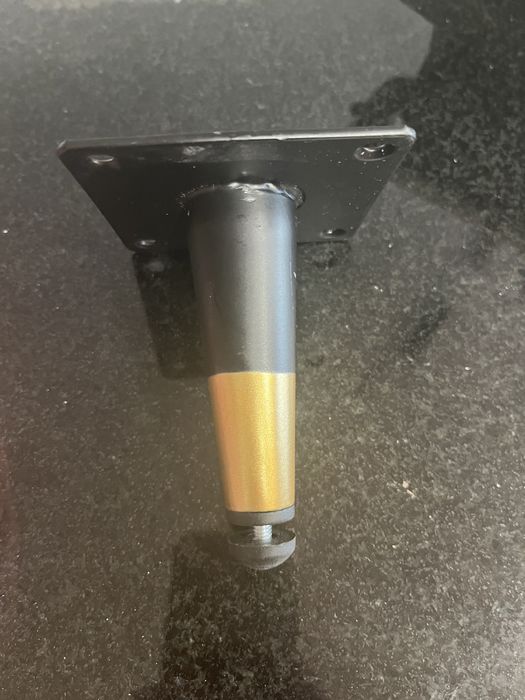 Pes para moveis regulaveis