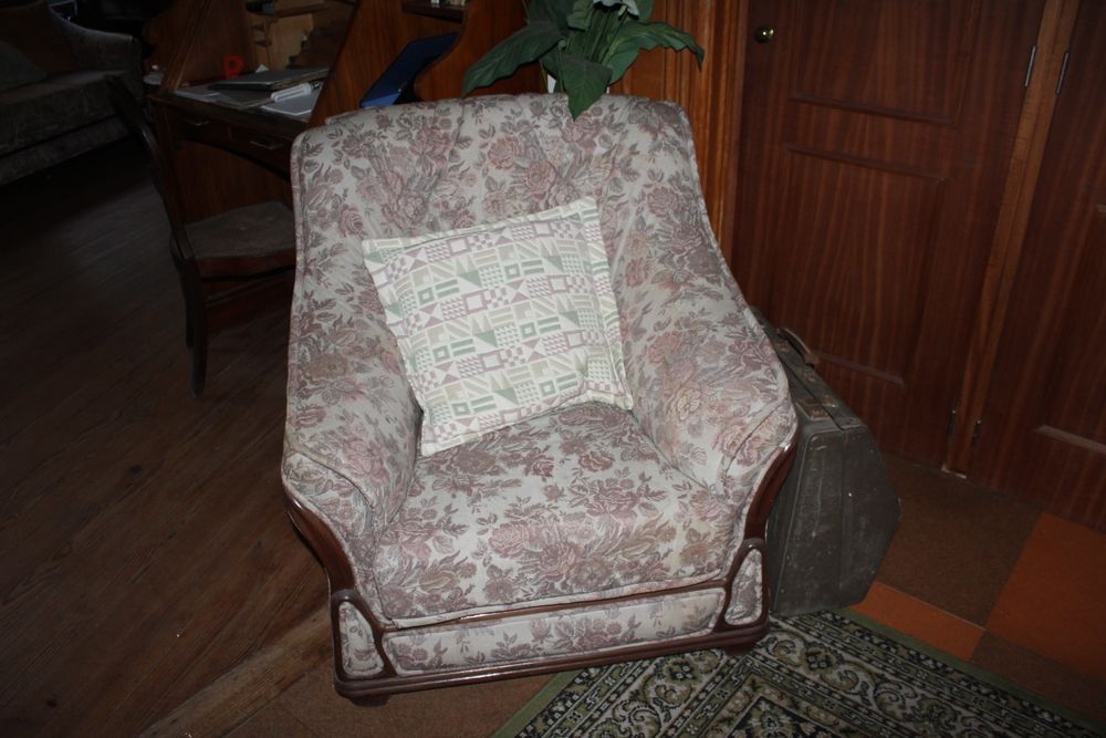 sofas composto por 2 individuais e um de 3 lugares cama