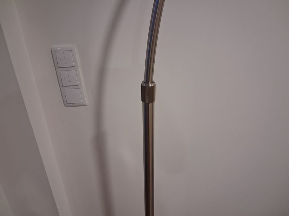 Candeeiro de Pé em Arco – Aço Inox Escovado | Design Moderno