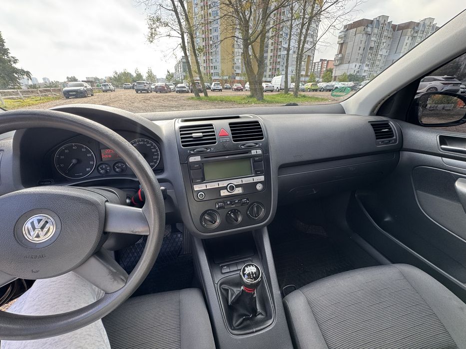 Volkswagen Golf 5 - 2004 рік  1.6 бензин