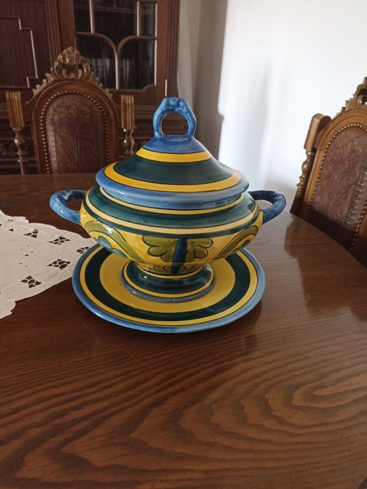 Vendo esta peça de louça ou decoração