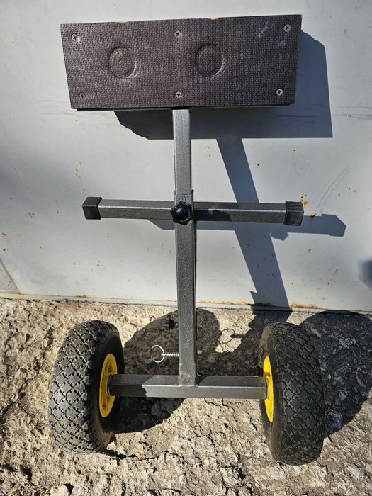 Підставка для човнового мотора.