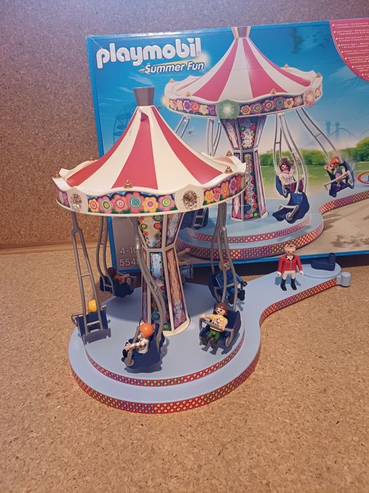 Playmobil carrocel com caixa e figuras