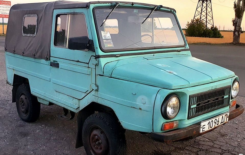 Продам Волинянку . Повністю на ходу . Трансмісія в повному порядку . Роздатка , понижайка все добре. Двигун з Нива Тайга 1.7 бензин. Відкапіталений , заводиться з півтичка. 
Потужність має.
По кузову все добре, не гнилий!!!! Днище підкрилки цілі.
Переоформляється!!!