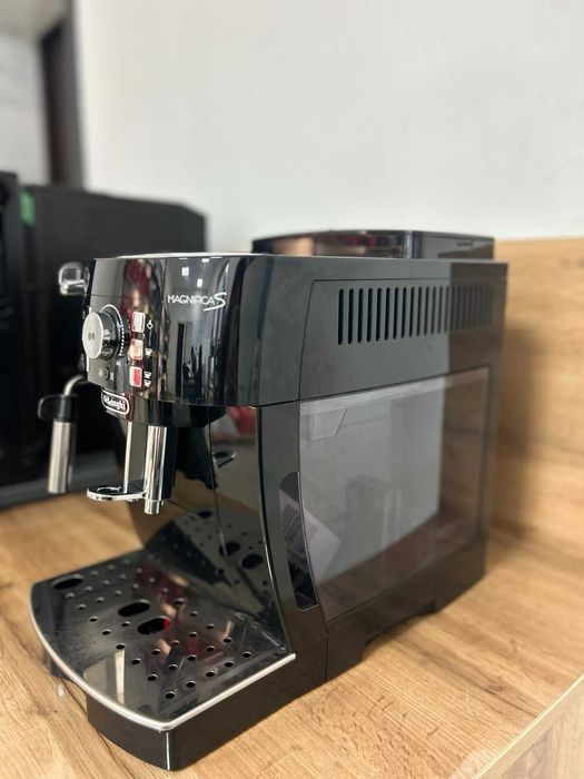 Delonghi ECAM 21.116.B Кавова машина