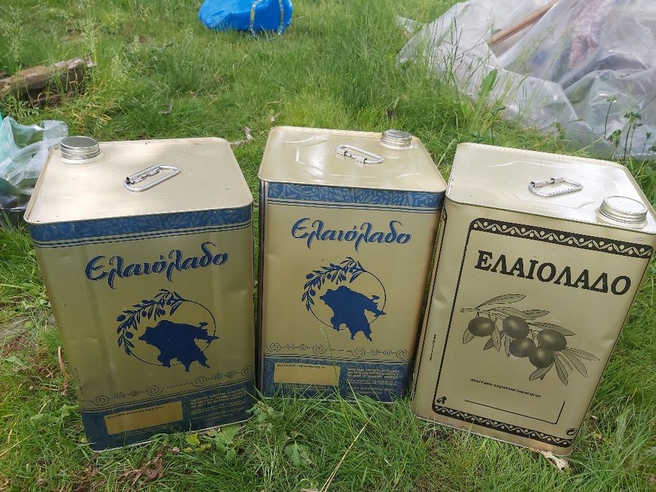 Pojemniki blaszane z nakrętką