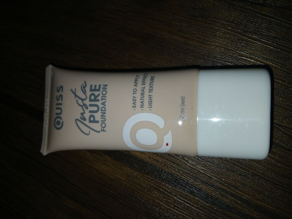 тональний крем Quiss Justa Pure Foundation.
