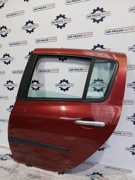 PORTA TRASEIRA ESQUERDA VERMELHO RENAULT CLIO III 1.4 16V 2005-2012 AN