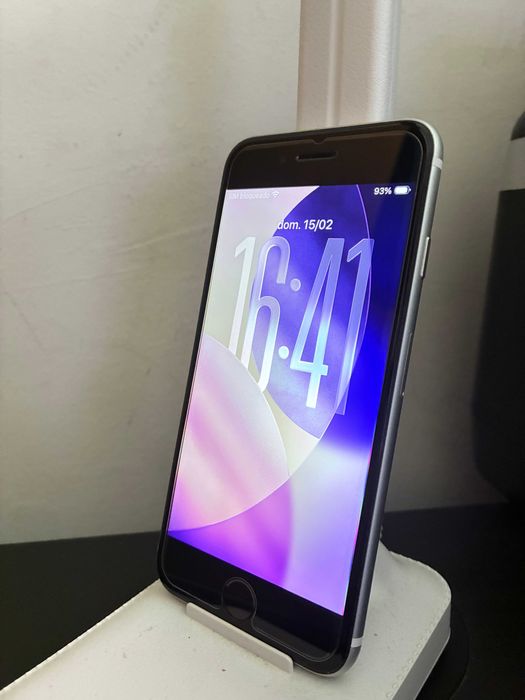 Iphone SE 2ª geração, branco.