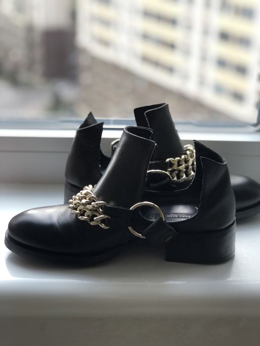 Шкіряні черевики  Zara.