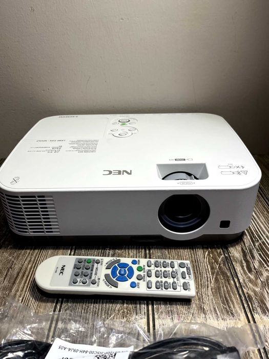 Продам почти новый японский проектор NEC Me331w (3LCD, до fullhd)