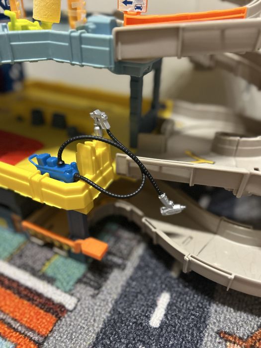 Matchbox Zestaw Garaż 3-poziomowy tor samochodowy dla dzieci