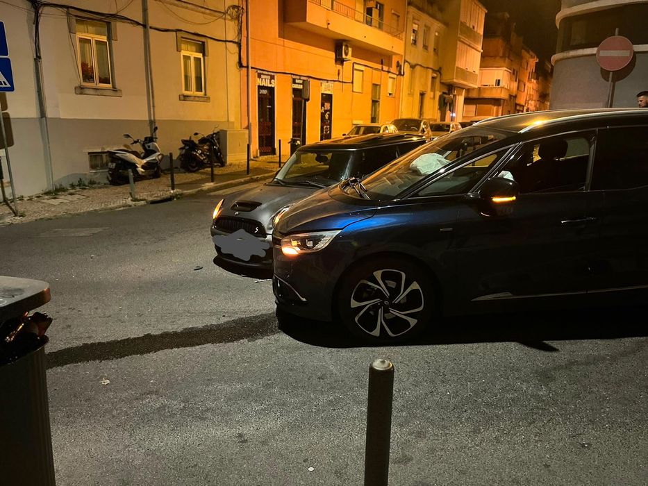Vendo salvado carro