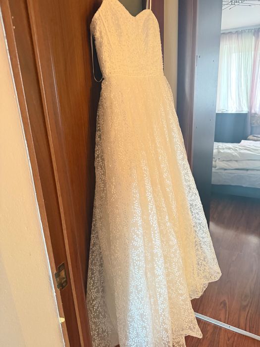 Весільна сукня , дуже красива та ніжна розмір 38 EUR ,М
