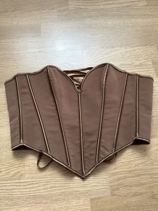 Дуже крутий шоколадний корсет